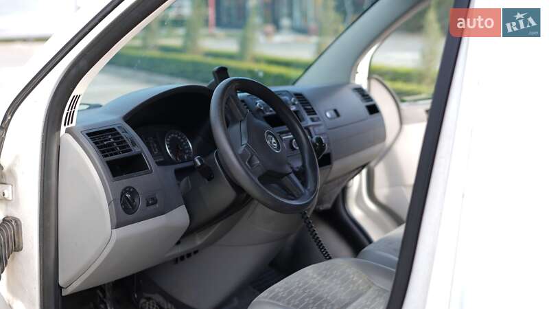 Грузовой фургон Volkswagen Transporter 2010 в Киеве