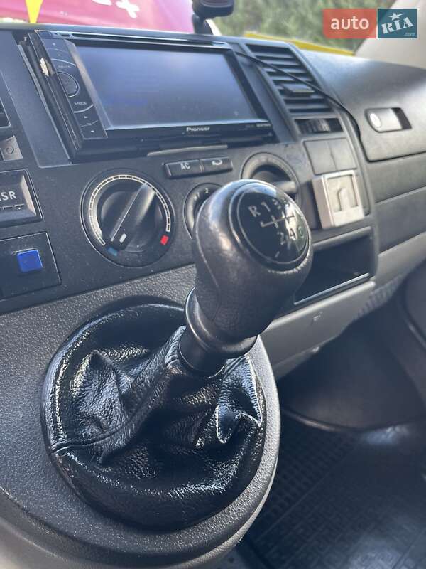 Минивэн Volkswagen Transporter 2004 в Черновцах
