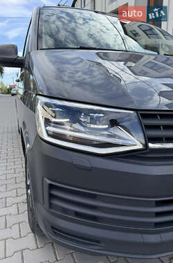 Минивэн Volkswagen Transporter 2017 в 