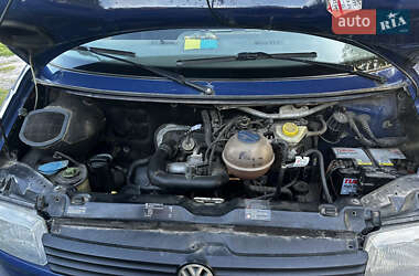 Минивэн Volkswagen Transporter 2000 в 