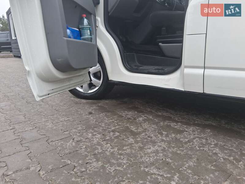 Грузовой фургон Volkswagen Transporter 2006 в Николаеве