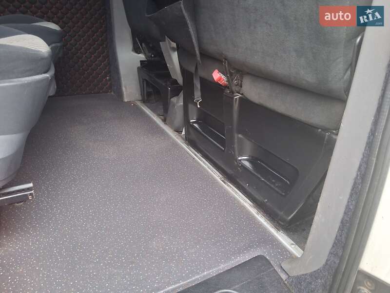 Грузовой фургон Volkswagen Transporter 2006 в Николаеве