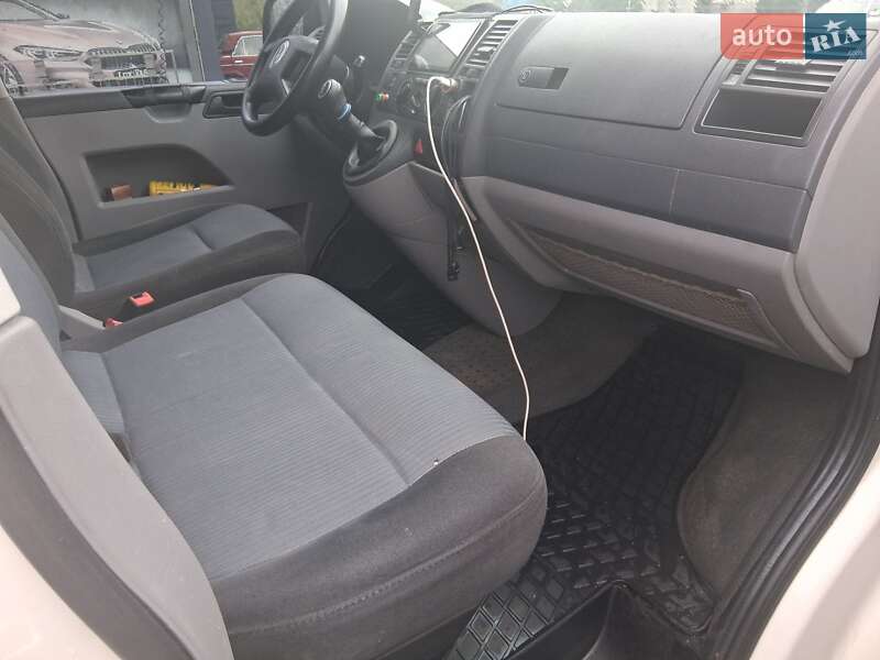 Грузовой фургон Volkswagen Transporter 2006 в Николаеве