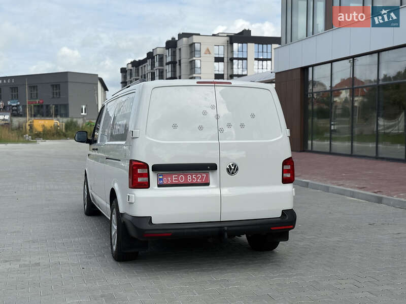 Грузовой фургон Volkswagen Transporter 2017 в Ровно