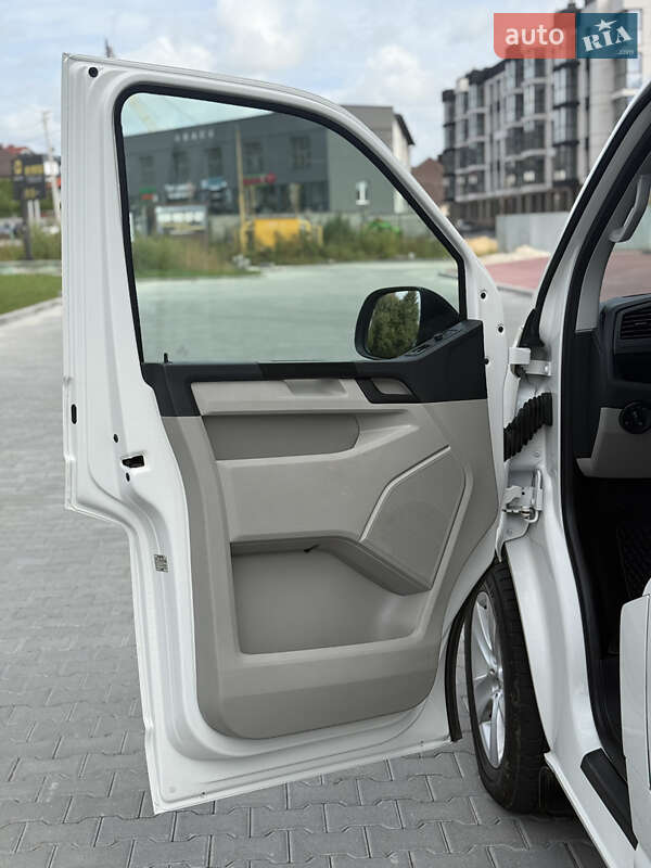 Грузовой фургон Volkswagen Transporter 2017 в Ровно