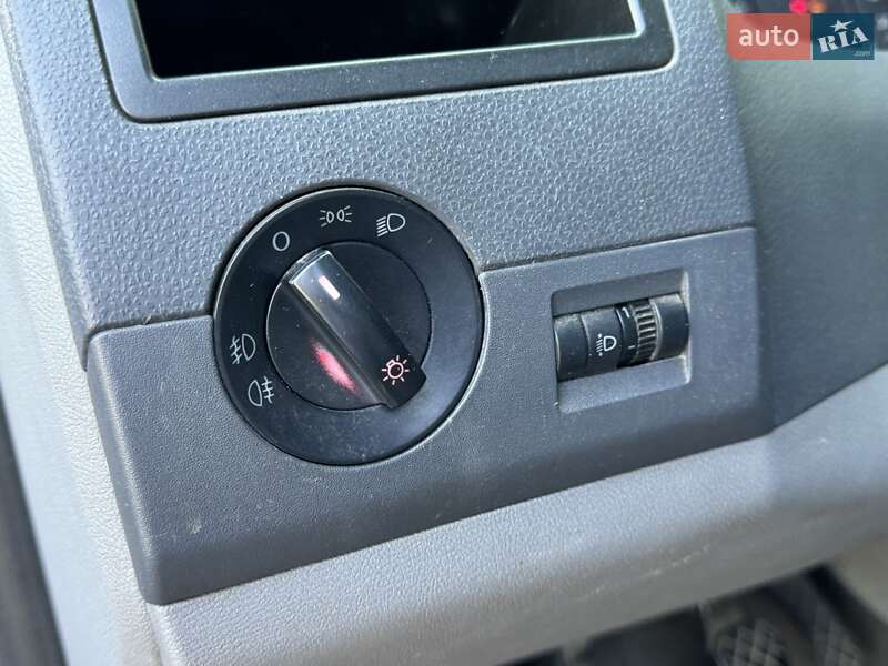 Вантажний фургон Volkswagen Transporter 2007 в Одесі