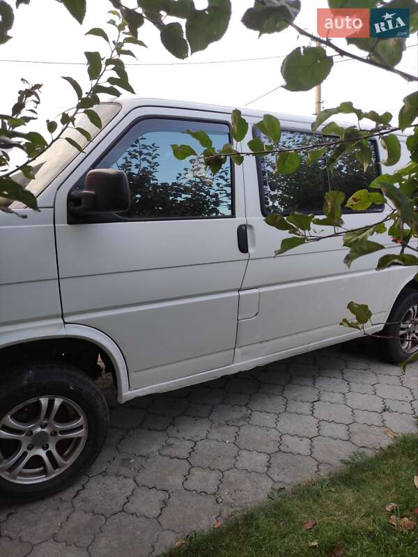 Грузовой фургон Volkswagen Transporter 2002 в Святопетровское