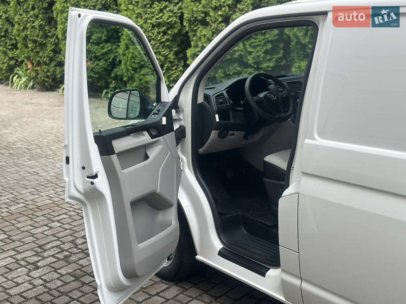 Грузовой фургон Volkswagen Transporter 2016 в Дубно