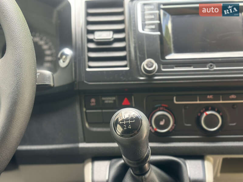 Грузовой фургон Volkswagen Transporter 2016 в Дубно