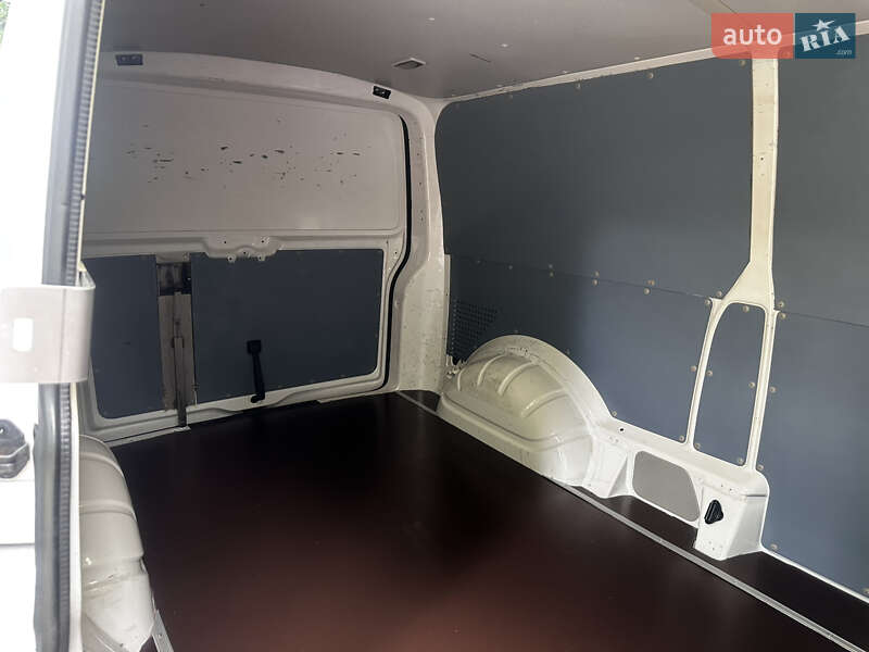 Грузовой фургон Volkswagen Transporter 2016 в Дубно