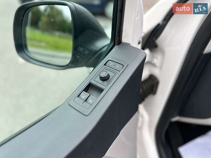 Грузовой фургон Volkswagen Transporter 2016 в Виннице