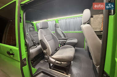 Минивэн Volkswagen Transporter 2009 в 