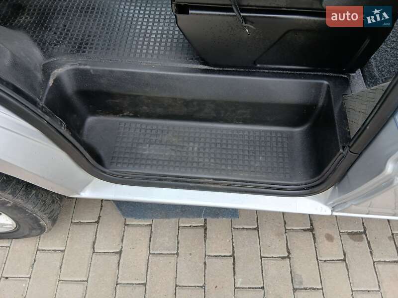 Минивэн Volkswagen Transporter 2003 в Ровно