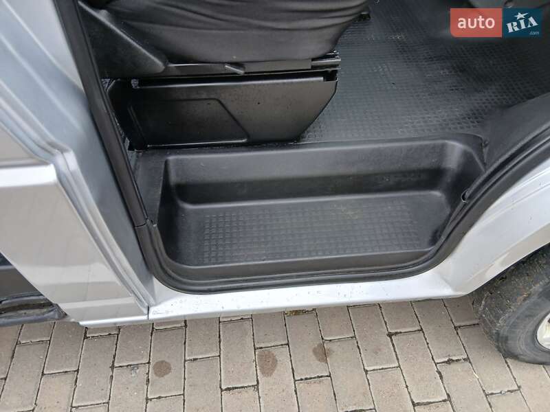 Минивэн Volkswagen Transporter 2003 в Ровно