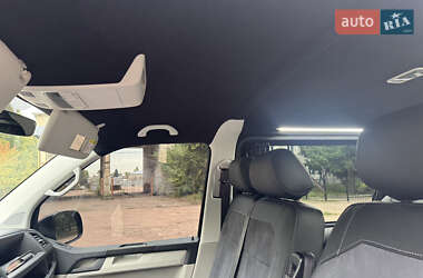 Минивэн Volkswagen Transporter 2019 в 