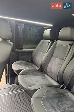 Минивэн Volkswagen Transporter 2019 в 