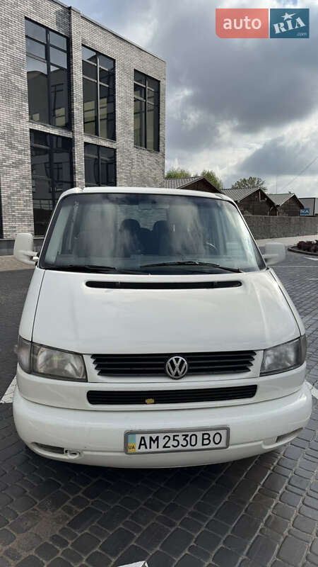 Минивэн Volkswagen Transporter 2000 в 