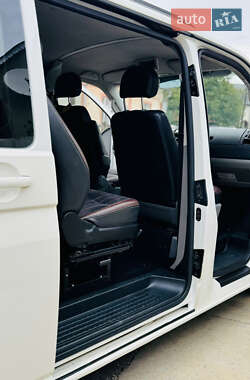 Минивэн Volkswagen Transporter 2010 в 