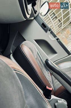 Минивэн Volkswagen Transporter 2010 в 