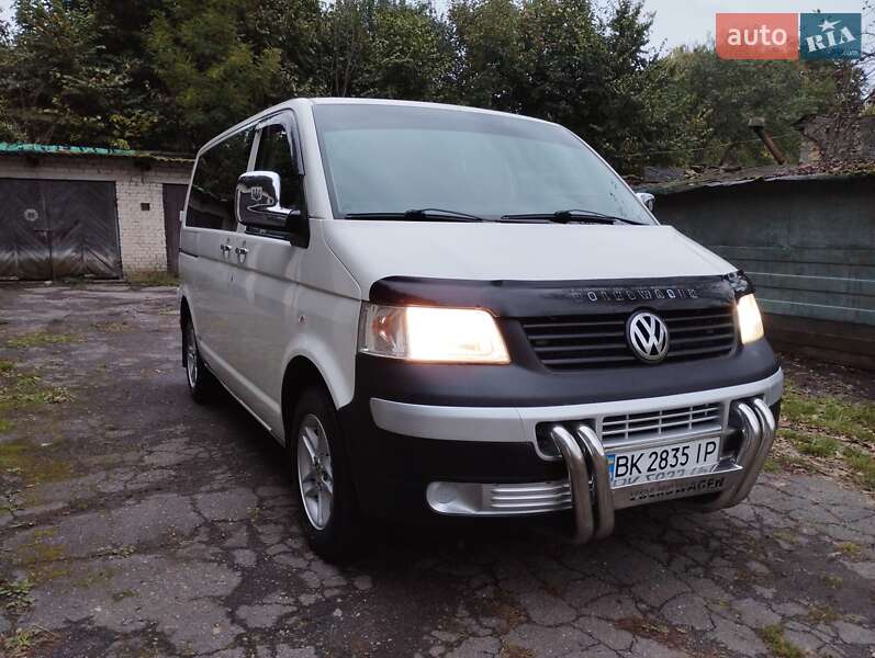 Минивэн Volkswagen Transporter 2007 в Остроге