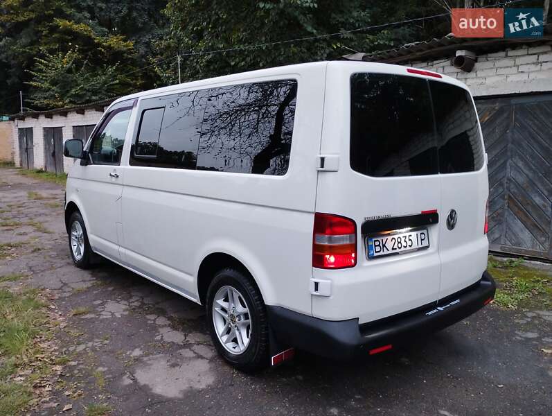 Минивэн Volkswagen Transporter 2007 в Остроге