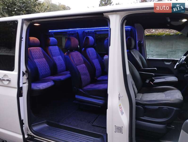 Минивэн Volkswagen Transporter 2007 в Остроге