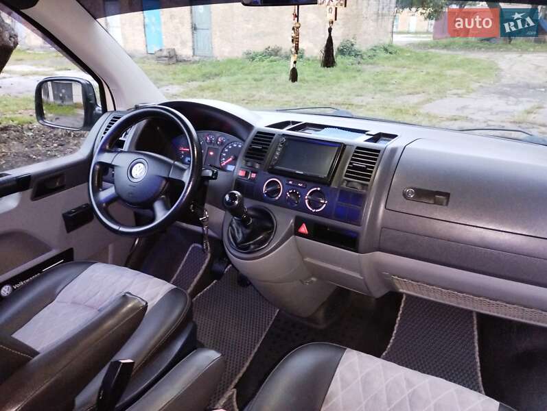 Минивэн Volkswagen Transporter 2007 в Остроге