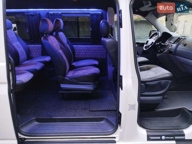Минивэн Volkswagen Transporter 2007 в Остроге