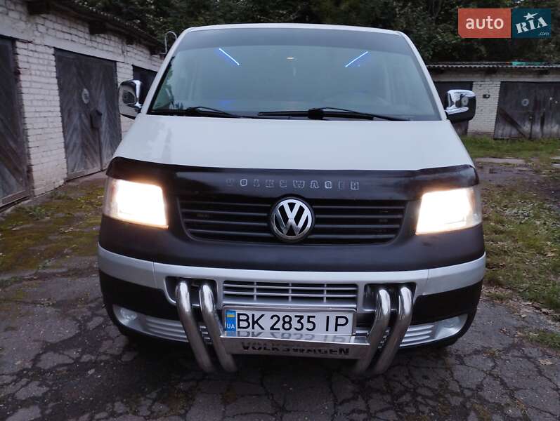 Минивэн Volkswagen Transporter 2007 в Остроге