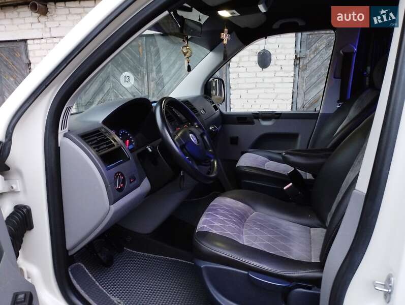 Минивэн Volkswagen Transporter 2007 в Остроге