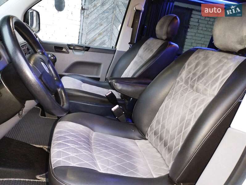Минивэн Volkswagen Transporter 2007 в Остроге