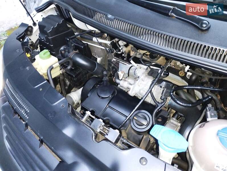 Минивэн Volkswagen Transporter 2007 в Остроге