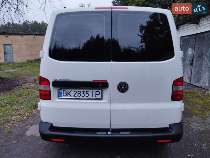 Минивэн Volkswagen Transporter 2007 в Остроге