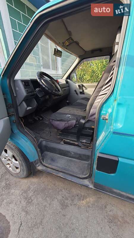 Грузовой фургон Volkswagen Transporter 1996 в Баре