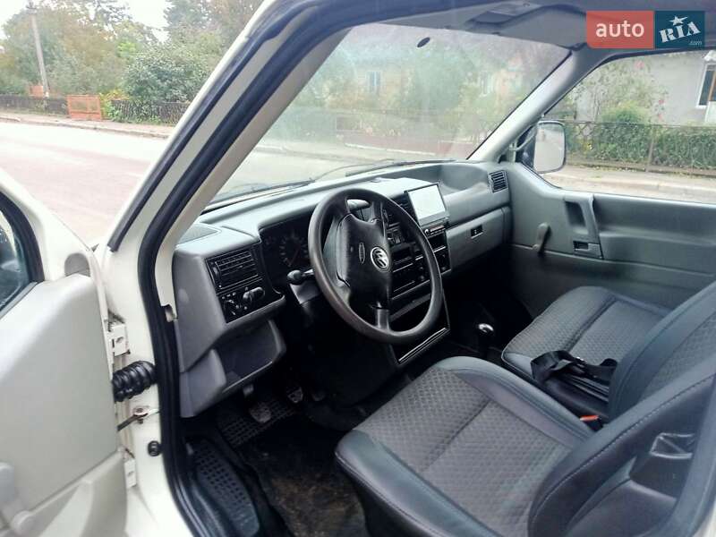 Мінівен Volkswagen Transporter 2002 в Рівному