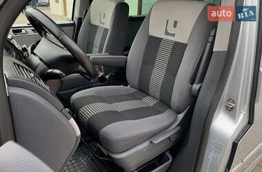 Минивэн Volkswagen Transporter 2009 в 