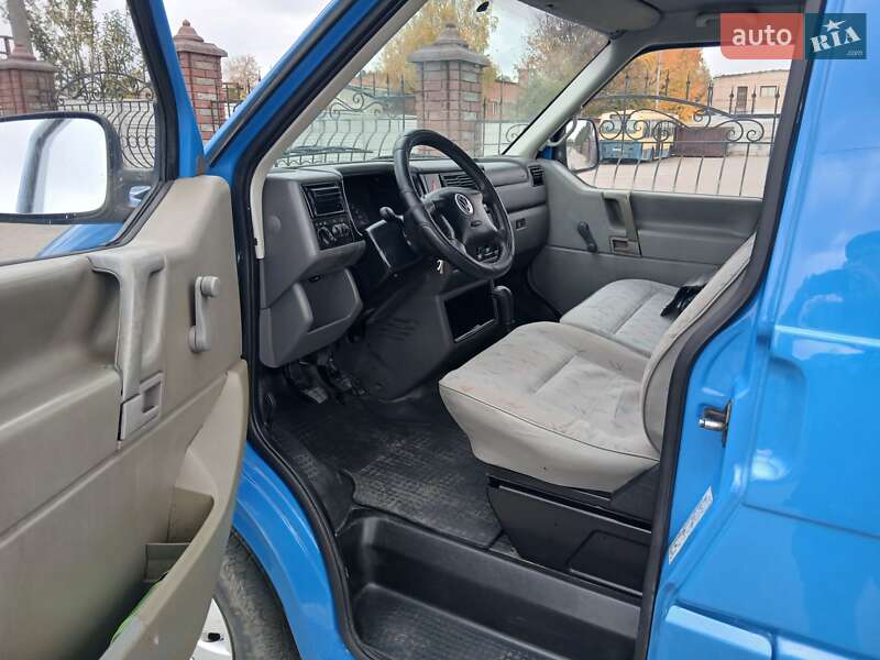 Минивэн Volkswagen Transporter 2002 в Ровно