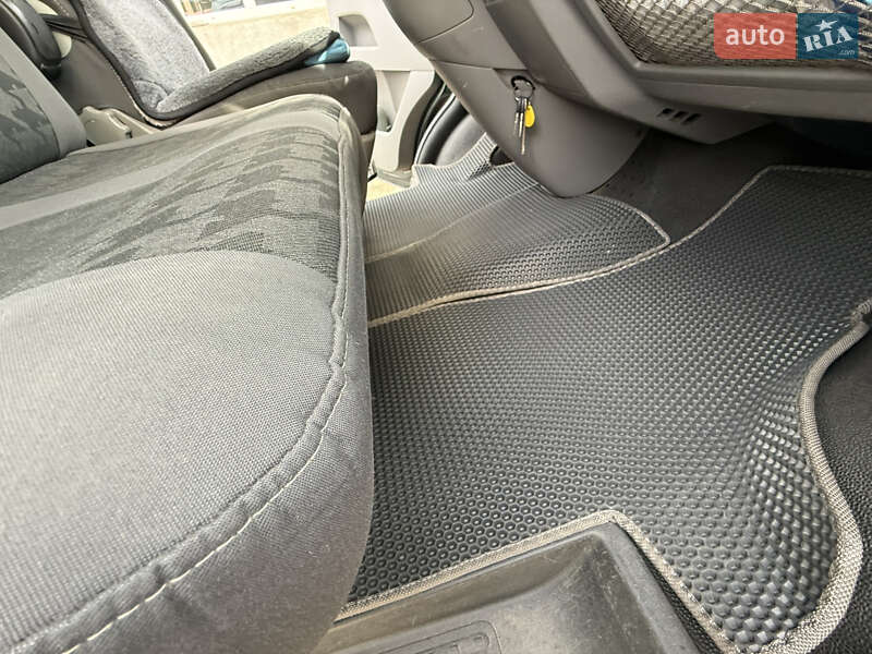 Мінівен Volkswagen Transporter 2005 в Снятині