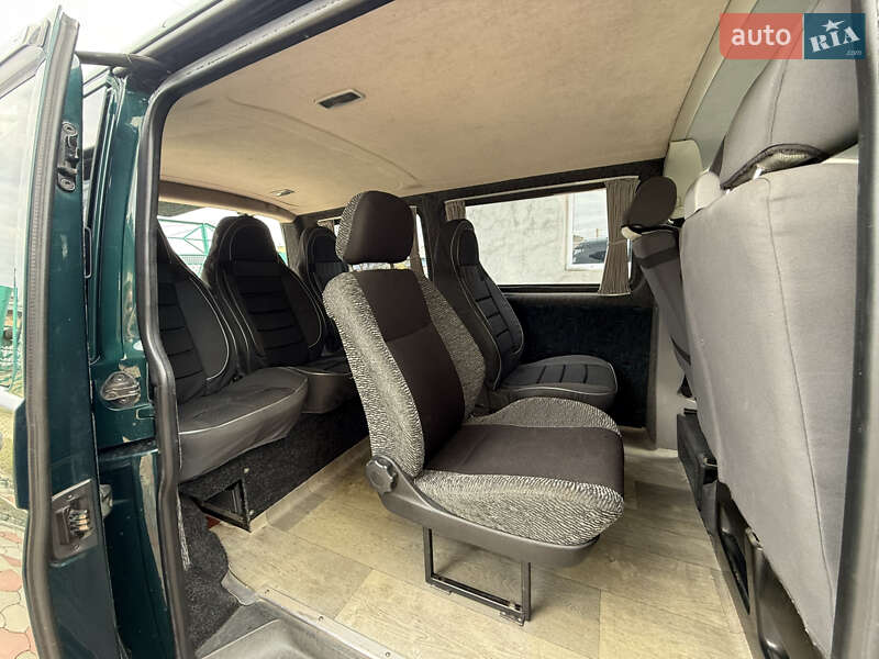 Мінівен Volkswagen Transporter 2005 в Снятині