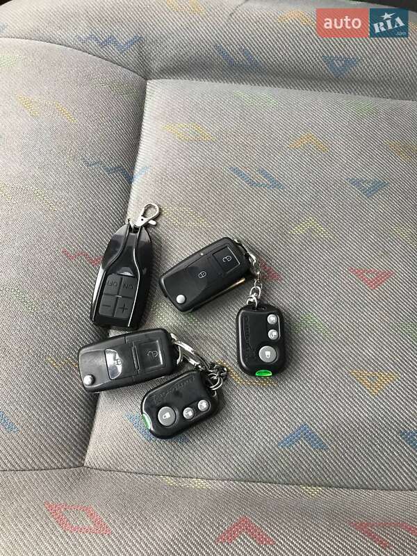 Минивэн Volkswagen Transporter 2006 в Виннице