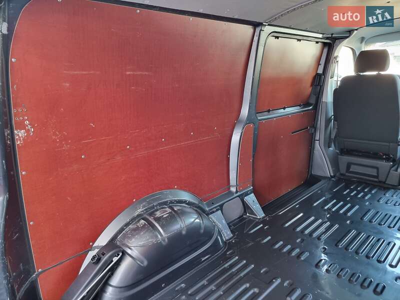 Грузовой фургон Volkswagen Transporter 2020 в Радивилове