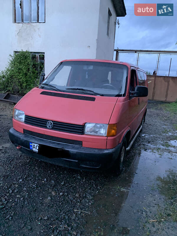 Грузовой фургон Volkswagen Transporter 2001 в Иршаве