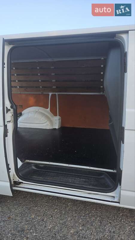 Грузовой фургон Volkswagen Transporter 2013 в Белгороде-Днестровском