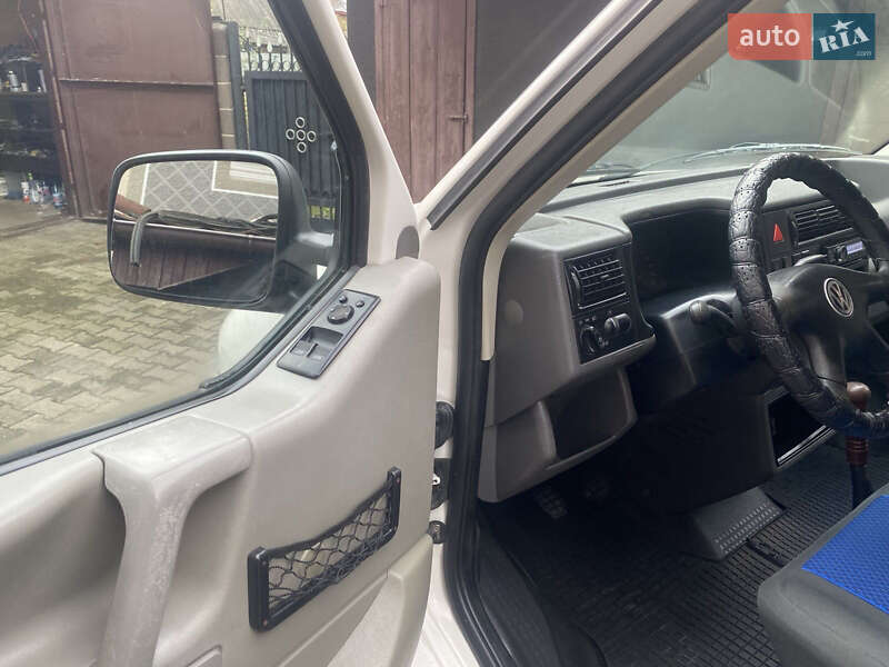 Минивэн Volkswagen Transporter 2002 в Костополе