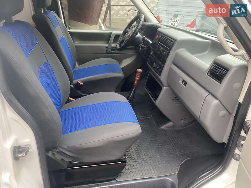 Минивэн Volkswagen Transporter 2002 в Костополе