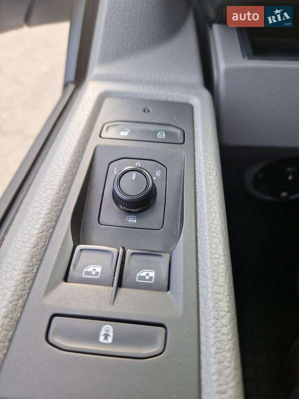 Мінівен Volkswagen Transporter 2021 в Києві