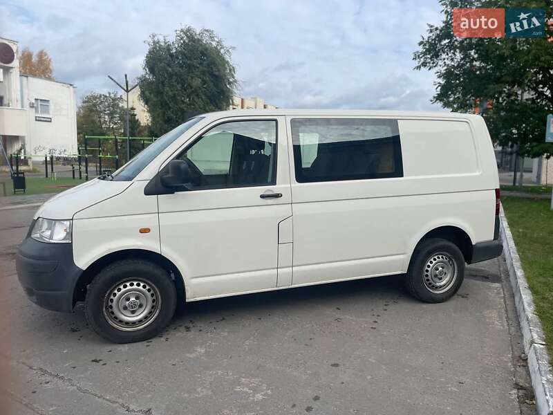 Минивэн Volkswagen Transporter 2008 в Вараше