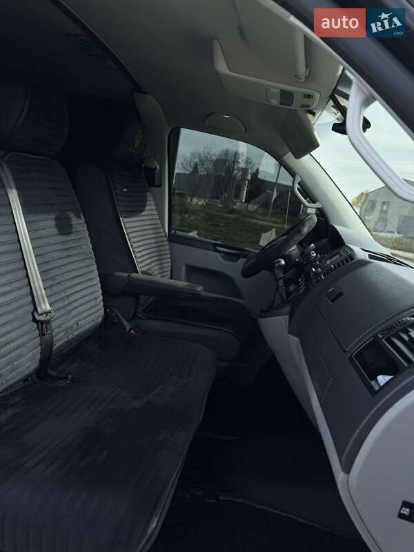 Грузовой фургон Volkswagen Transporter 2013 в Врадиевке