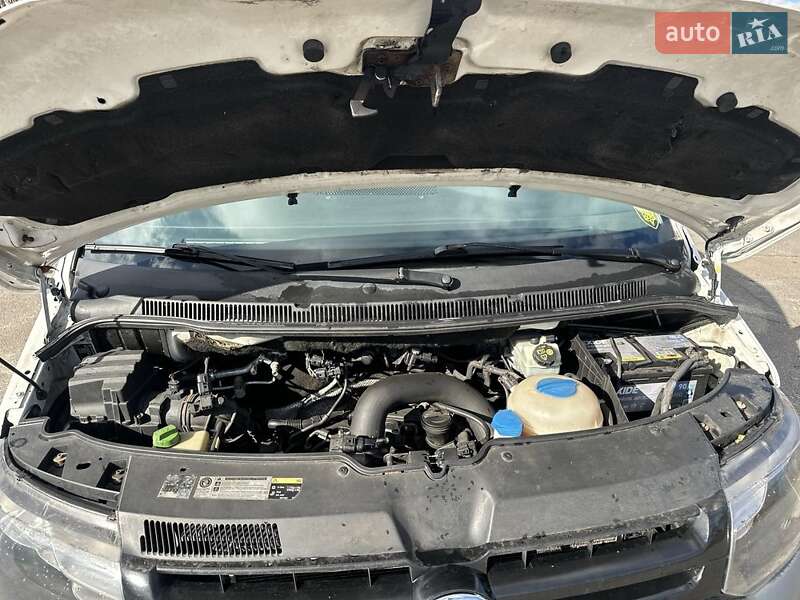 Вантажний фургон Volkswagen Transporter 2013 в Києві