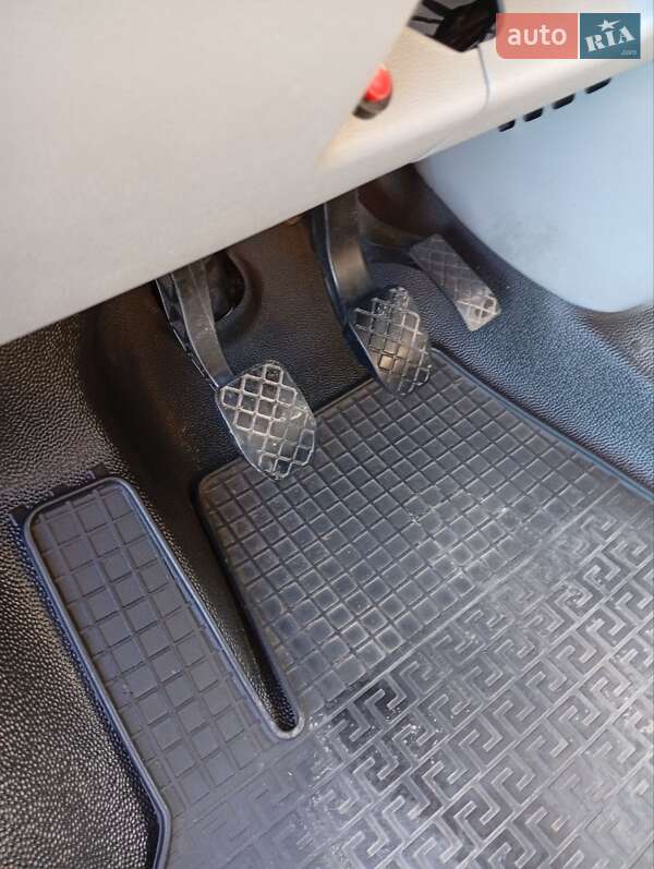 Минивэн Volkswagen Transporter 2010 в Нововолынске